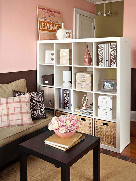 Organize your apartment with these DIY storage ideas. Declutter any space in your home with freestanding shelves, hang baskets, floating shelves and clear containers. College Apartment Diy, Diy College, Small Studio Apartment Decorating, Apartment Storage, Trendy Apartment, Apartment Decoration, Small Space Storage, Small Apartment Decorating, Apartment Life