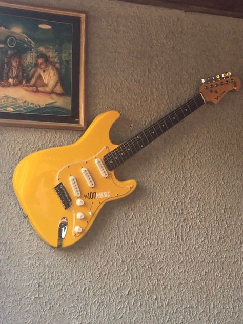 electro guitar Yellow Electric Guitar, Electro Guitar, Yellow Guitar, Guitar Aesthetic, Yellow Aesthetic, Winx Club, Find Beauty, Electric Guitar, Guitar