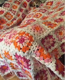 Priscillas: Pinks and Orange Granny Square Blanket Orange Granny Square, Pink Granny Square, Stitching With The Housewives, Flower Granny Square, Crochet Chain, I Love This Yarn, Granny Square Blanket, Square Blanket, Square Crochet