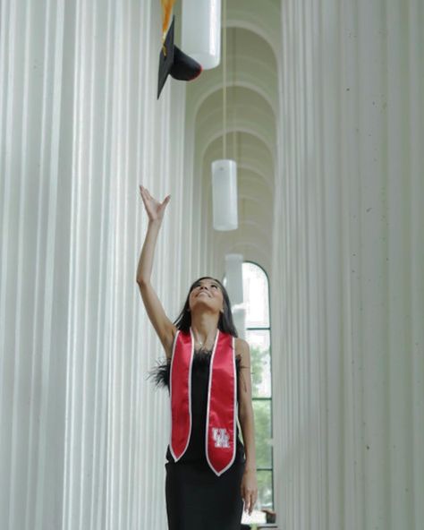 go coogs Graduation Picture Ideas, Graduation Poses, Graduation Picture, Graduation Picture Poses, Graduation Photoshoot, Grad Photos, Graduation Pictures, Picture Poses, Picture Ideas