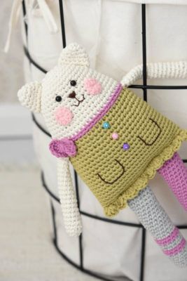 Diy Crochet Toys, Baby Overall, Cat Ideas, Rag Doll Pattern, Cat Amigurumi, Crochet Cushions, Crochet Animal Patterns, Crochet Diy, Crochet Dog