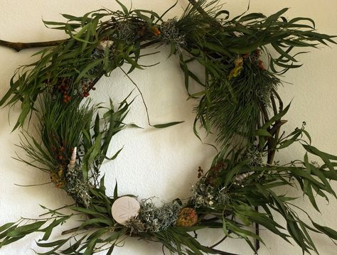 Seaweed  Wreathe Coastal Wreath, Wreaths And Garlands, Sea Witch, Wreath Designs, Makeup Designs, Beautiful Bouquet, Art Studios, Halloween Makeup, Christmas Wreaths