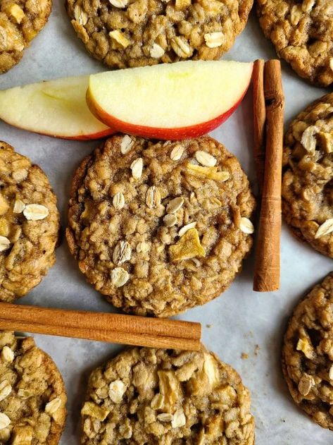 Apple Cinnamon Oatmeal Cookies - Jessie Bakes Treats Apple Cinnamon Oatmeal Cookies, Oatmeal Granola Bars, Cinnamon Oatmeal Cookies, Apple Oatmeal Cookies, Strawberry Oatmeal Bars, Mint Chocolate Chip Cookies, Mini Chocolate Chip Cookies, Apple Cinnamon Oatmeal, Chewy Chocolate Cookies