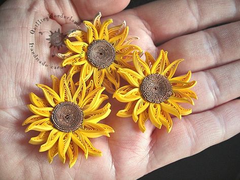 Sunflower Shading, Quilling Sunflower, Paper Ribbon Crafts, Flowers Quilling, Paper Quilting, Paper Quilling Earrings, Paper Quilling Ideas, Quill Work, Paper Quilling Flowers