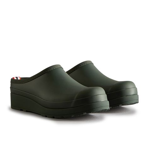 Hunter Original Play Clog Womens Wellies - Arctic Moss is available from Hunter. Garden Clogs, Women's Loafers, Suede Clogs, Wedge Loafers, Platform Clogs, Daily Walk, Hunter Shoes, Wellington Boots, Leather Clogs