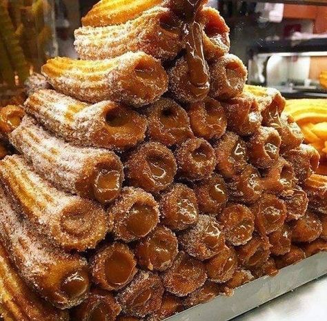 Conchitas rellenas de fresa, nutella y crema pastelera. Es una delicia que tienes que probar 🤤🍓 📸 José Nevarez 📍 Endulzaate Melbourne Food, Unhealthy Diet, Sweet Delights, Food Truck, Food Pictures, Yummy Treats, Snack Recipes, Favorite Recipes, Yummy Food