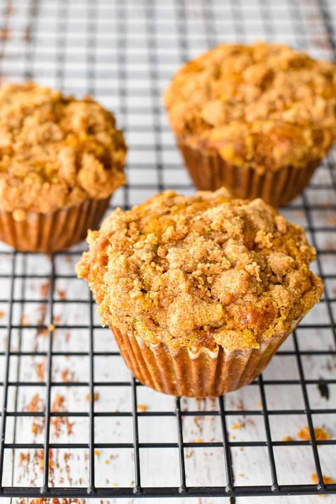 These moist and delicious low FODMAP Pumpkin Zucchini Muffins topped with a mouth-watering streusel are a great way to use up that summer zucchini while incorporating some classic fall flavors. Low FODMAP, gluten-free, dairy-free, and refined sugar-free. #goodnomshoney #lowfodmap #muffins #pumpkinzucchinimuffins #snack #dessert #breakfast #fallrecipes Pumpkin Zucchini Muffins, Banana Streusel Muffins, Apple Cinnamon Muffins Recipe, Pumpkin Streusel Muffins, Brown Sugar Oatmeal, Small Batch Recipes, Small Batch Baking, Apple Cider Vinegar Detox, Batch Recipes