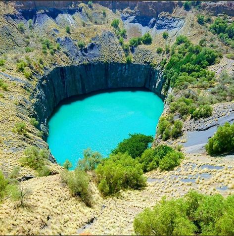 It may not have the most original name, but 'The Big Hole' in Kimberley has a unique story behind it... It's actually an   abandoned hand-dug diamond mine the size of eight football fields and it makes for quite a unique photo opp!   Post via South Africa Tourism @VisitSA_UK Photo I/G @tomemokay_strauss #MeetSouthAfrica The Big Hole Kimberley, South Africa Tourism, Africa Tourism, Diamond Mine, Northern Cape, Knysna, Dream Land, Land Use, Uk Photos