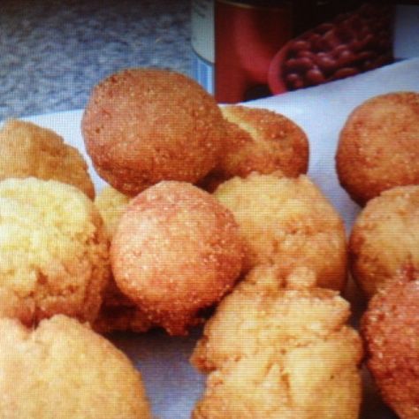 Long John Silvers Hush Puppies, Easy Hush Puppy Recipe, Roadhouse Rolls, Hush Puppies Recipe, Texas Roadhouse Rolls, Cornbread Recipes, Long John Silver, Copy Cats, Fried Foods