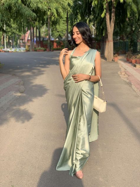 Shimmer Satin Saree, Saree Ideas For Farewell In School, Sarees For Teens, Farewell Sarees For Teens, Farewell Saree, Saree Inspiration, Farewell Sarees, Teacher Fits, Desi Fits