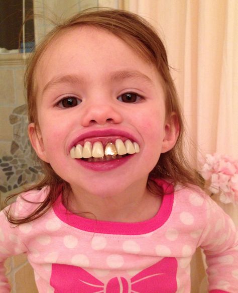 What happens when your kids find your stash of prosthetic teeth in your make-up special fx supplies...these pictures crack me up: Prosthetic Teeth, Teeth Humor, Funny Baby Images, Justin Bieber Jokes, American Funny Videos, Indian Funny, Big Teeth, Best Funny Photos, Funny Dresses