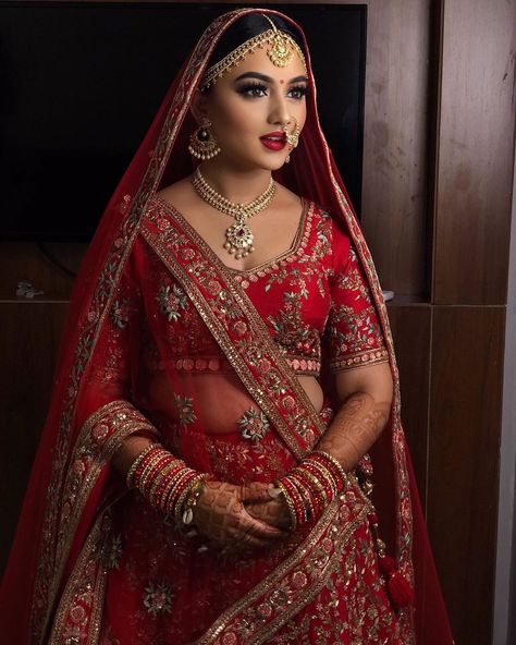 64 Likes, 1 Comments - Ridhi | The Round Face Girl (@makeoversbyridhiverma) on Instagram: “Clicking my brides after they are ready is my favourite part ! ❤️…” Bridal Makeup Indian, Bride Makeup Natural, Anand Karaj, Indian Bride Makeup, Indian Wedding Bride, Bridal Makeup Images, Makeup Images, Indian Bridal Photos, Bridal Lehenga Collection