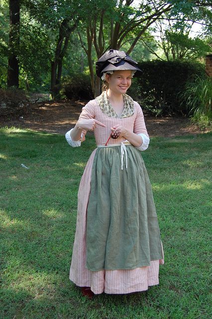 Sweet   pink round gown. More working/middle class, reminds me of my beloved civil war dress. 18th Century Working Class Clothing, 18th Century Working Woman, 1700s Dresses, 1770s Fashion, 18th Century Women, Colonial Dress, Fashion Decades, 18th Century Dress, 18th Century Costume