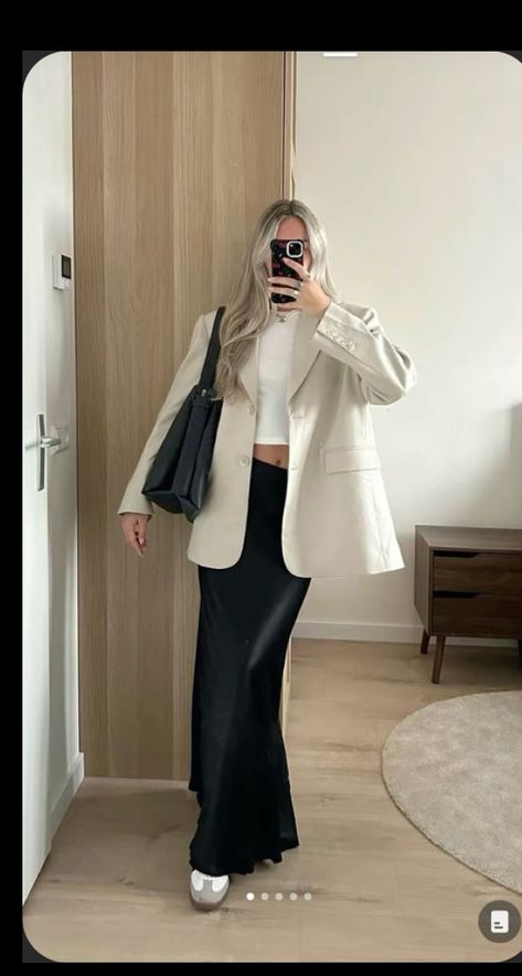 Satin Skirt Outfit, Professional Workwear, Interview Outfits, Trousers Outfit, European Outfit, Cute Work Outfits, Corporate Outfits, Business Casual Outfits For Work, Estilo Chic