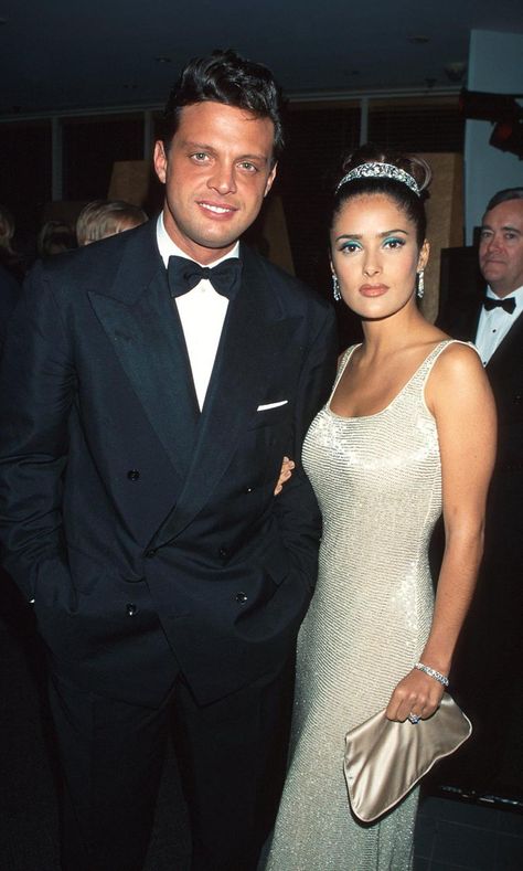 Salma Hayek Style 90s, Fashion 90s Style, Salma Hayek Style, Selma Hayek, Cartier Diamond, Ginger Rogers, Renee Zellweger, Diamond Tiara, Oscar Dresses