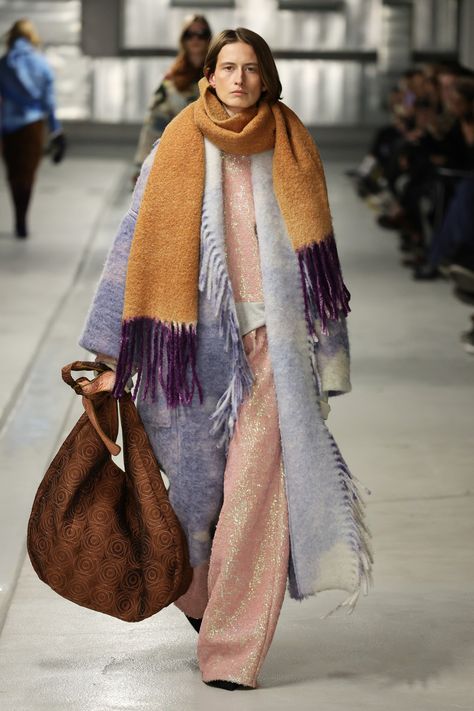 Berlin Mode, Fall 2023 Fashion, Fall Runway, Scarf Trends, Runway Fashion Couture, Berlin Fashion Week, Fashion Forms, Berlin Fashion, Couture Mode