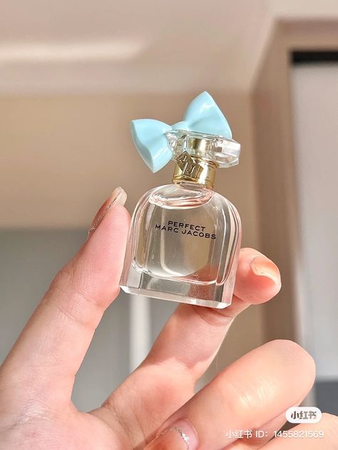 Cute Mini Perfume, Mini Perfume Aesthetic, Mini Parfum, Small Perfume, Koleksi Parfum, Mini Fragrance, Pretty Perfume Bottles, Mini Perfume, Fragrances Perfume Woman