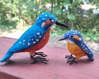 Needle Felted Birds, Felted Birds, Needle Felted Fox, Wool Needle Felting, Different Birds, Handmade Plant, Bird Figurine, Red Squirrel, Felt Birds