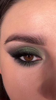 Eye Makeup For Green Dress Simple, Green Dress Wedding Makeup, Green Eye Makeup Brown Eyes, Makeup To Go With Green Dress, Green Dress Makeup, Green Smokey Eye, Makeup Class, Minimal Makeup, Green Makeup