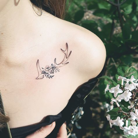 Animal Flower Tattoo Design, Feminine Moose Tattoo, Deer Track Tattoo For Women, Antler Tattoo Collar Bone, Elk Horn Tattoo Women, Moose Horn Tattoo, Small Antler Tattoos For Women, Women Hunting Tattoos, Moose Antler Tattoo With Flowers