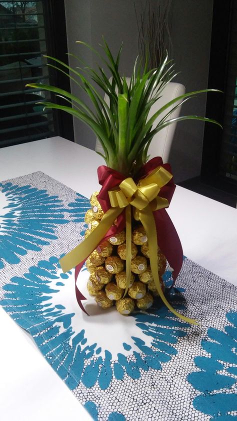 PINEapple bottle; champagne & ferrero roche, Candy Balls, Bosses Day, Wine Bottle Covers, Christmas Board, Bottle Cover, Christmas Table Decorations, Fall Wreaths, Christmas Table, Graduation Party