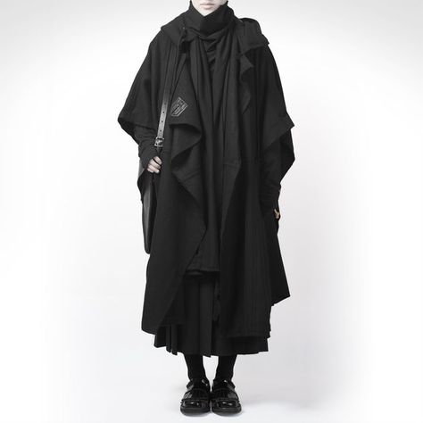 Aesthetic Noir, Dark Mori Kei, Dark Mori Fashion, Chinese Streetwear, Poncho With Hood, Strega Fashion, Lagenlook Clothing, Form Fitting Clothes, Japanese Street Wear