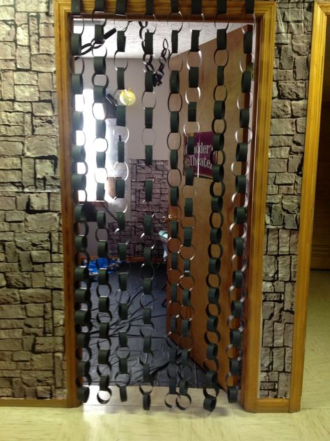 Kingdom Rock at Laurel Creek. Paper chains in classroom doorways. Cool idea! Medieval Theme Party Decorations, Hamlet Themed Party, Medieval Decorations Diy, Bible Room, Mighty Fortress Vbs, Chain Curtain, Kingdom Vbs, Knight Birthday Party, Medieval Theme