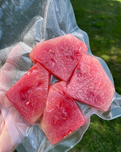 compressed water melon Compressed Watermelon, Creative Salads, Watermelon Uses, Juicy Watermelon, Vacuum Sealer Bags, Vacuum Sealers, Cell Wall, Watermelon Juice, Vacuum Sealer