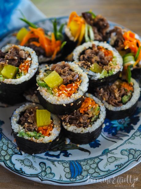 Beef Gimbab Kimbap Beef Kimbap Recipe, Bibimbap Roll, Kimbap Photography, Bulgogi Kimbap Recipe, Beef Sushi Roll, Beef Kimbap, Kimbap Sushi, Futomaki Sushi, Korean Kimbap