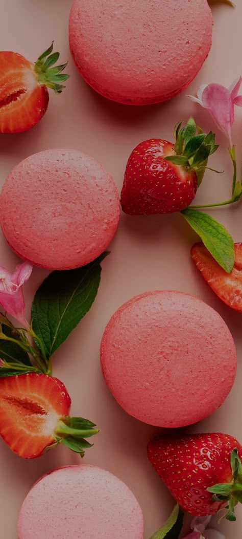 Sweets Macaron Wallpaper, Strawberry Macaroons, Macaroon Wallpaper, Carpet Ideas 2023, Designs Wallpaper, Baking Photography, Wallpaper For Kids, Iphone Wallpaper Aesthetic, Wallpaper For Walls