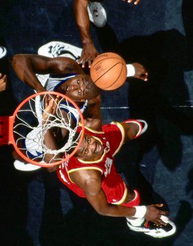 (1) Legends of Sport (@legends_ofsport) / Twitter Shaq Dunk, Basketball Scoreboard, Hakeem Olajuwon, Basketball Shoes For Men, Bleacher Report, Basketball Star, Basketball Art, Nba Legends, Basketball Leagues