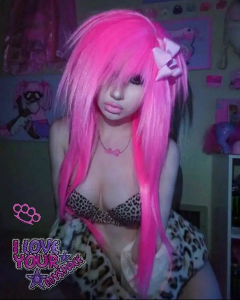 Scene Leopard Print, Emo Scene Makeup 2000s, Y2k Scene Aesthetic, Pink Scene Aesthetic, Scene Girl 2000s, 2000s Hipster, Emo Scene Aesthetic, Leopard Y2k, Emo Baddie