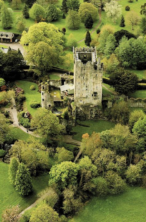 Unusual aerial view of Blarney Castle, in Ireland. The well known Blarney stone is built into the battlements here. [1,112 × 1,696] - Imgur Blarney Castle Ireland, Celtic History, Beautiful Settings, Irish Sayings, Blarney Castle, Blarney Stone, Castle Ireland, Moon Beach, Old Castle