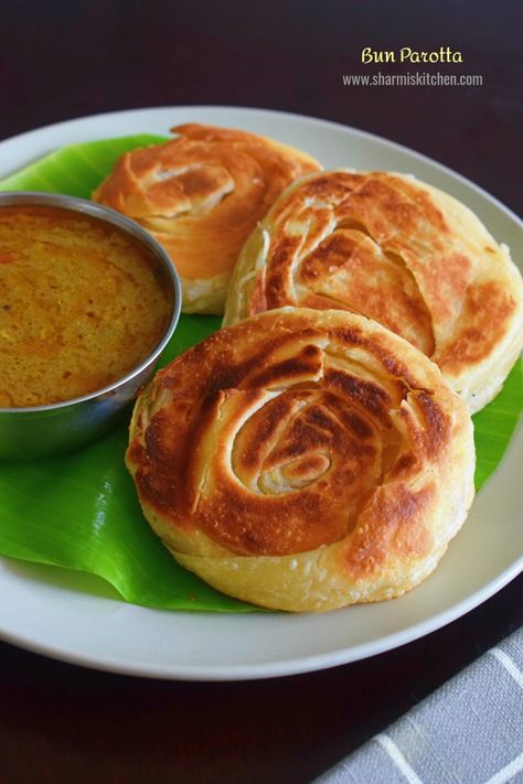 Bun Parotta Recipe | Madurai Bun Parotta | Eggless Bun Parotta Bun Parotta Recipe, Bun Parotta, Kothu Parotta, Parotta Recipe, Meenakshi Amman Temple, Cooking Shooking, Chapati Recipe, Paratha Roti, Meenakshi Amman