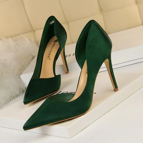 b29eed44276144e4e8103a661f9a78b7desc44989398ri Dr Shoes, Basic Heels, High Heel Dress, Wedding Shoes Heels, Super High Heels, Wedding Heels, Carrie Bradshaw, Stiletto Pumps, Heel Shoes