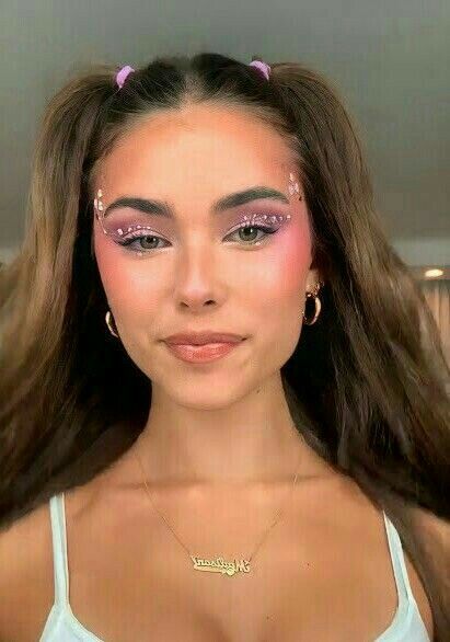 Rave Makeup Inspiration, Rave Makeup With Gems, Festival Makeup Rave Rhinestones, Euphoria Festival Outfits, Madison Beer Festival Outfits, Rave Party Makeup Ideas, Makeup Ideas For Festivals, Rave Makeup Brown Eyes, Cochella Makeup Looks