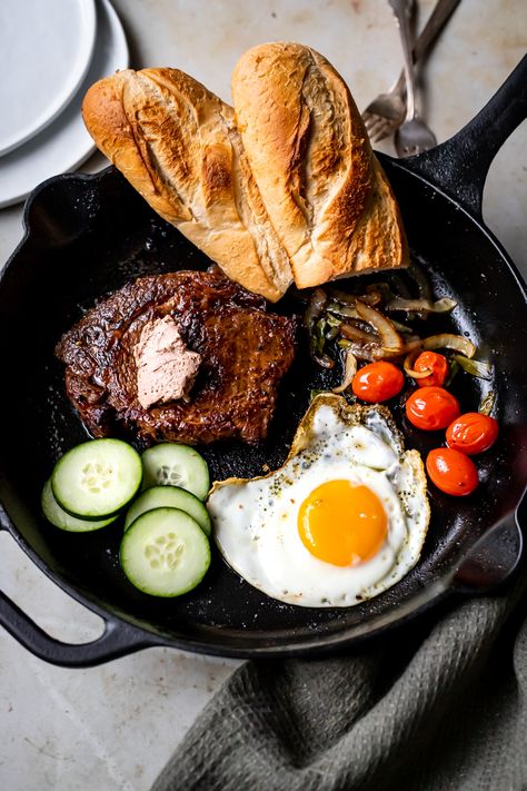 Bo Ne (Vietnamese Steak and Eggs) Vietnamese Steak, Bo Ne, Vietnamese Breakfast, Asian Chicken Recipes, Easy Steak Recipes, Easy Asian Recipes, Vietnamese Cuisine, Steak And Eggs, Beef Recipes Easy