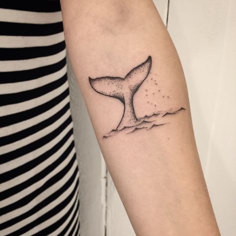 Whale . Oceanlove . Handpoked by kokosmaedchen Whale Tale Tattoo, Whale Tattoo Ideas, Sea Themed Tattoos, Whale Tail Tattoo, Tail Tattoo, Space Tattoos, Whale Tattoos, Paint Rocks, Stick N Poke Tattoo