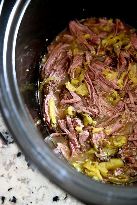 Top Round Roast Recipe, Top Round Roast Beef, Pepperoncini Beef, Beef Sandwich Recipes, Roast Beef Sandwich, Italian Beef Sandwiches, Beef Sandwiches, Pepperocini Recipes, Sandwich Bar