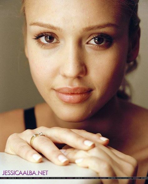 pinterest: ISHKA Young Jessica Alba, Asian Makeup Looks, Beatiful People, Beautiful Lips, Without Makeup, Asian Makeup, Adriana Lima, Jessica Alba, Dream Body