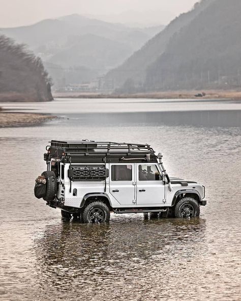 Image may contain: mountain, sky, outdoor and nature Land Rover Defender Expedition, Mobil Off Road, World Trip, Land Rover Models, Land Rover Defender 110, Overland Vehicles, Expedition Vehicle, Defender 90, Defender 110