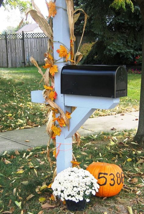 Mailbox Decorating Ideas, Fall Mailbox, Mailbox Decor, The Mailbox, Fall Outdoor Decor, Halloween Party Invitations, Creative Home Decor, Fall Outdoor, Fall Porch