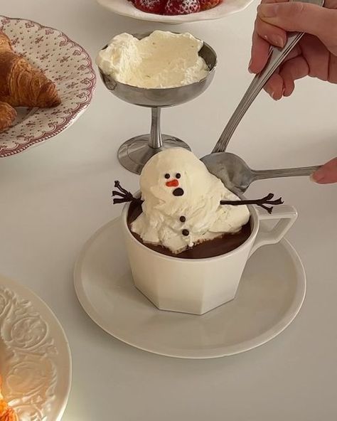 Celine on Instagram: "Merry Christmas ❤️❤️❤️ Breakfast w/ french hot chocolate & whipped cream" Hot Chocolate Whipped Cream, Hot Chocolate Aesthetic, French Hot Chocolate, Wipped Cream, Chocolate Aesthetic, Chocolate Whipped Cream, Winter Mood, Christmas Breakfast, Cafe Food