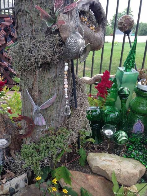 Kim's Fairy Garden - The Magic Onions Tree Ent, Diy Garden Trellis, Garden Patio Decor, Bird Types, Formal Garden, Lawn Ornaments, Garden Elements, Formal Gardens, Fairy Book