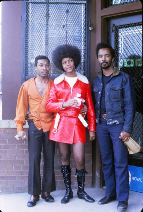 Chicago.. 1971. 70s Black Women, Fashion 1970s, Emo Dresses, Cotton Club, 70s Outfits, Free People Clothing, Youth Culture, Vintage Fits, Gothic Dress