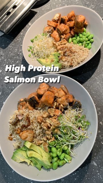 Tameika // Holistic Weight Loss Coach on Instagram: "A Weekly Staple for me ... Salmon BOWLS! Here’s how I make mine (Sound on for details). You always hear me talking about high protein meals - and the importance of for weight loss - well here is meal you can try! 🤎🤎" High Protein Meals Salmon, High Protein Fish Meals, High Protein Salmon Bowl, High Protein Salmon Dinner, High Protein Salmon Recipes, Pescatarian Meal Plan, Healthy College Meals, College Meal, Pescatarian Meals