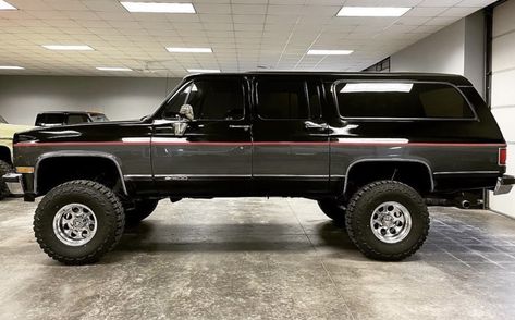 Square Body Suburban 4x4, Chevy Suburban Custom, 4x4 Suburban, Lifted Suburban, 87 Chevy Truck, Gmc Suburban, Trucks Lifted Diesel, Dropped Trucks, C10 Chevy Truck