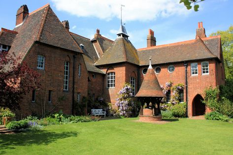 William Morris's House. Red House, Bexleyheath, London | by martin97uk Movement In Architecture, Monument Architecture, Filippo Brunelleschi, Architecture Collection, Architectural Sculpture, Interior Design Courses, New Architecture, Arts And Crafts House, Architecture Building Design