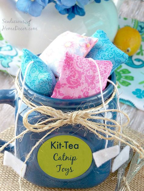 Diy Catnip Toys, Katt Diy, Homemade Cat Toys, Diy Pet Toys, Catnip Cat, Diy Cat Toys, Catnip Cat Toy, Cats Diy Projects, Homemade Cat