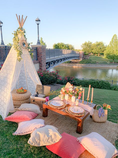 Throwing a Picnic in Houston is Now a Fancy Proposition — Events Company Aims to Bring Joys of Picnicking Back | PaperCity Magazine Tent Picnic, Fancy Picnic, Pop Up Picnic, Picnic Business, Picnic Planning, Backyard Dinner Party, Luxury Picnics, Picnic Inspo, Picnic Birthday Party